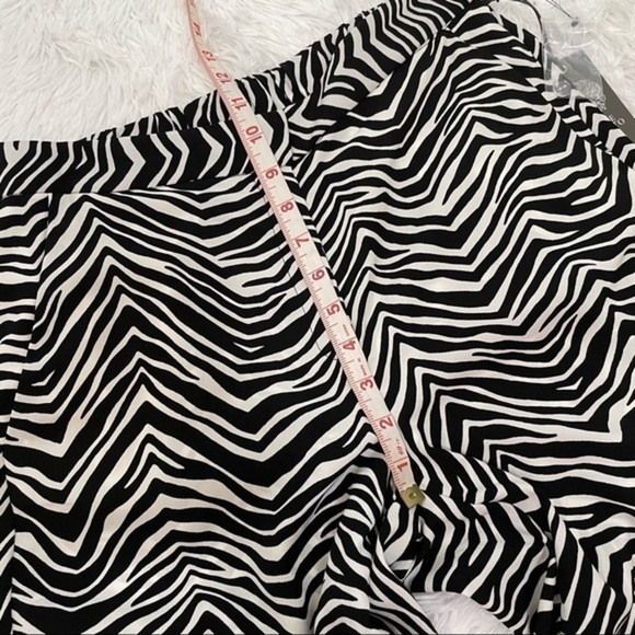 VINCE CAMUTO Zebra Wide Leg Pants 4 - Picture 16 of 16